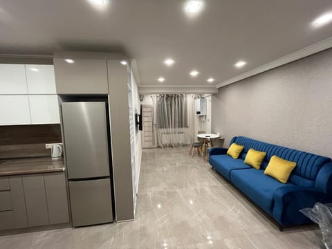 Kitchen or kitchenette, Living room, Seating area