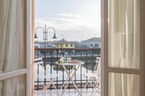 Property building, Balcony/Terrace, Balcony/Terrace, River view