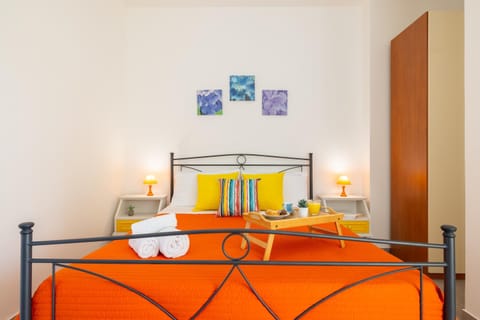 Bed, Photo of the whole room, Bedroom, towels, wardrobe