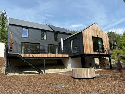 Property building, Day, Garden, Garden view