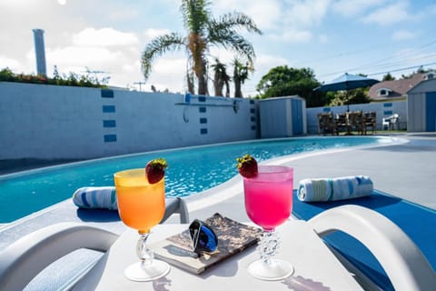 Swimming pool, sunbed