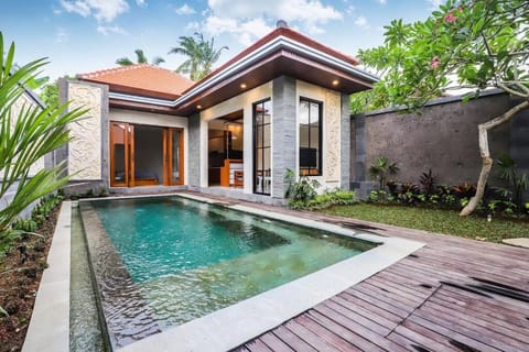 Property building, Pool view, Swimming pool, sunbed
