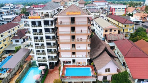 Property building, Day, Neighbourhood, Bird's eye view, City view, Pool view, Street view, Swimming pool, Swimming pool
