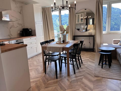 Coffee/tea facilities, Kitchen or kitchenette, Dining area, pet friendly, stove