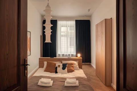 Austin Flowers Old Town by WillyWalls Apartment in Krakow