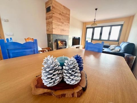 Seating area, Dining area, flat iron