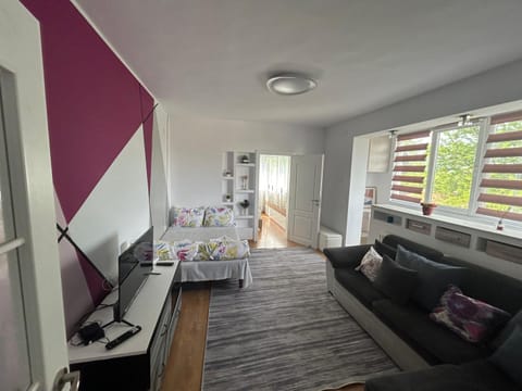 Bed, Seating area, Bedroom