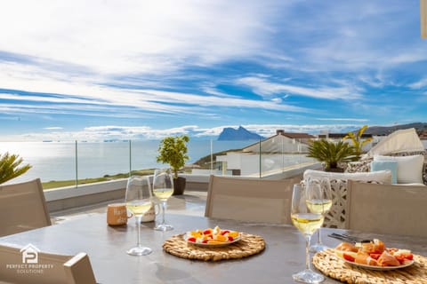 Natural landscape, Balcony/Terrace, Dining area