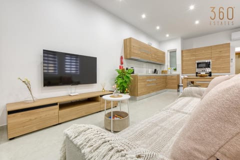 Communal lounge/ TV room, TV and multimedia, Kitchen or kitchenette, Living room, Seating area, Evening entertainment, minibar