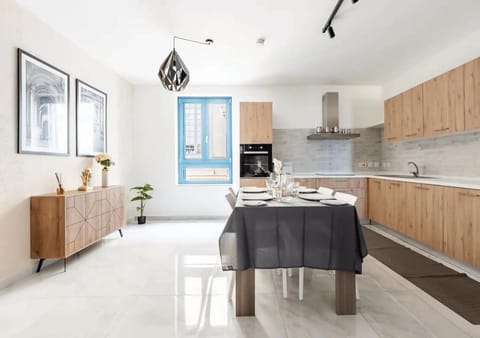 Kitchen or kitchenette, Dining area, pet friendly, stove