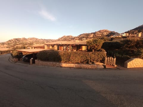 Villetta Isor con piscina House in Sardinia