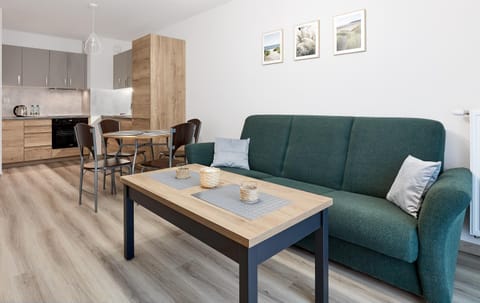 Kitchen or kitchenette, Living room, Seating area, Dining area
