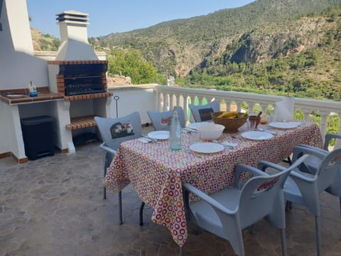 Day, Natural landscape, BBQ facilities, BBQ facilities, View (from property/room), Balcony/Terrace, Balcony/Terrace, Mountain view