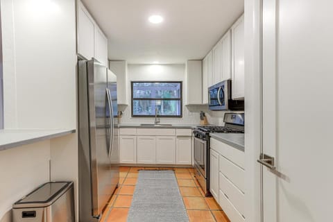 Sunny Gainesville Home about Half-Mi to UF Campus! House in Gainesville