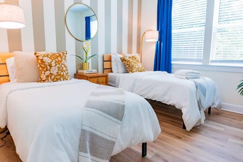 The Royal Crane Suite Newly Built Upscale Central House in Gainesville