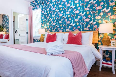 The Lotus Suite Newly Built Upscale Central House in Gainesville