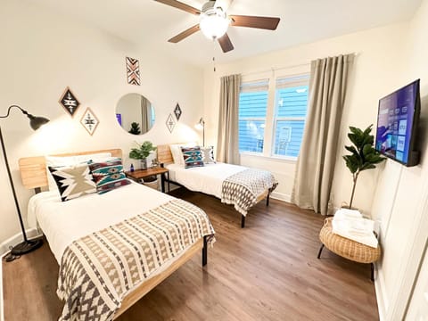 The Prairie Suite Newly Built Upscale Central House in Gainesville