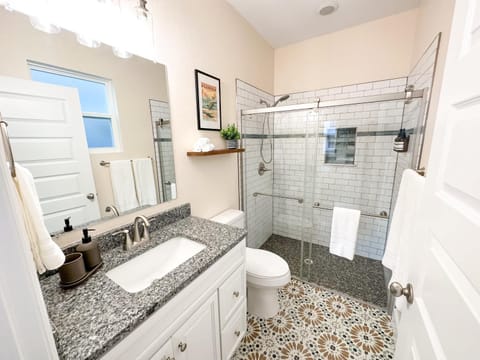 The Botanical Suite Newly Built Upscale Central House in Gainesville