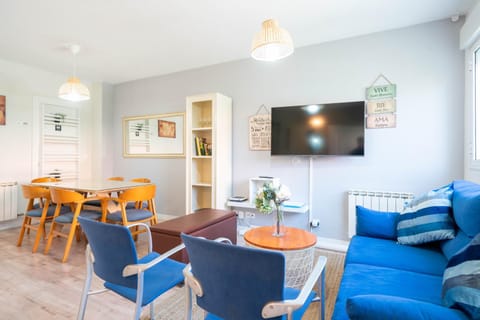 Communal lounge/ TV room, Game Room, Living room, Lounge or bar
