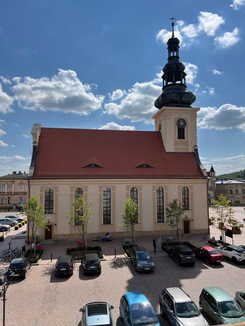 Property building, Landmark view, Location, Parking
