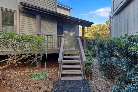 FWO1381: 1381 Fairway Oaks House in Kiawah Island