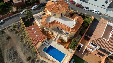 Property building, Bird's eye view, Garden