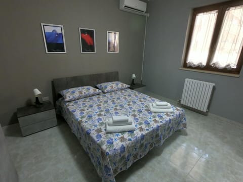 Bedroom, internet, air conditioner