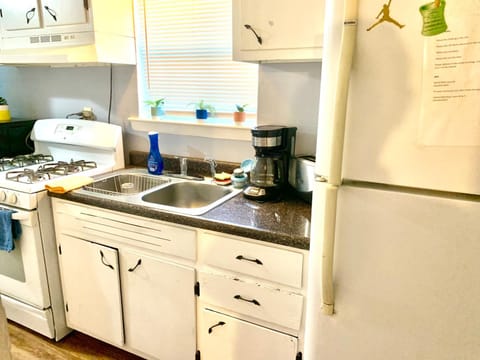 Near XAi Data Center-Project Pyramid-Medical District-Valero-Kellog Apartment in Memphis