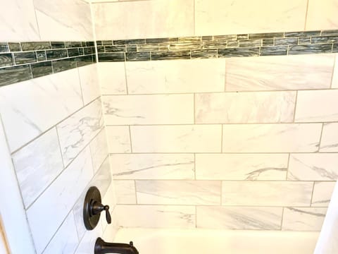 Near XAi Data Center-Project Pyramid-Medical District-Valero-Kellog Apartment in Memphis