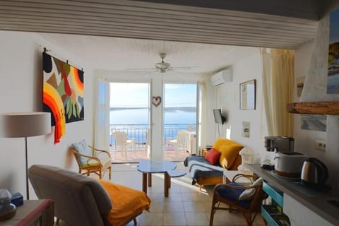 Natural landscape, TV and multimedia, Living room, Sea view, fireplace
