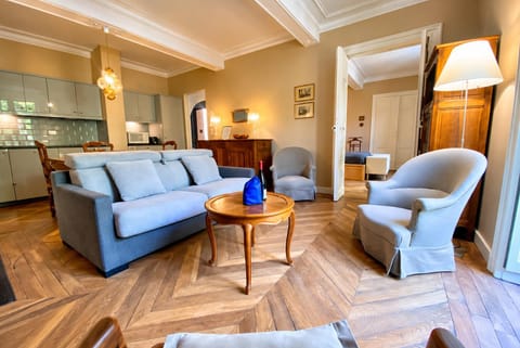 Kitchen or kitchenette, Living room