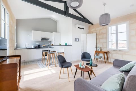 Kitchen or kitchenette, Living room, Seating area, Dining area, minibar, pet friendly, stove