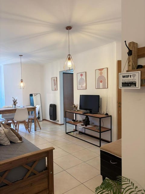 Communal lounge/ TV room, TV and multimedia, Living room, Seating area, Dining area