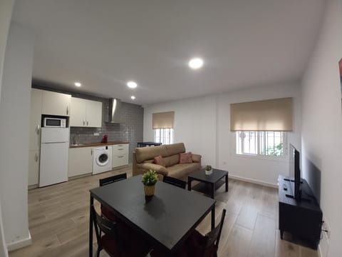 Communal lounge/ TV room, Kitchen or kitchenette, Dining area
