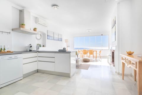 Kitchen or kitchenette, Living room, Dining area, dishwasher, pet friendly, stove