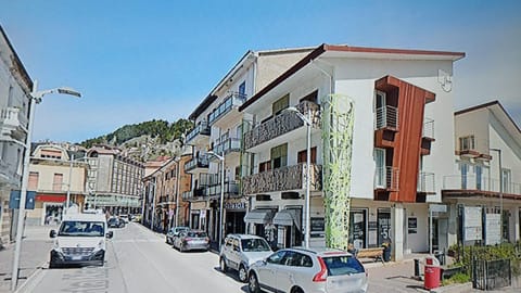 Property building, Neighbourhood, Street view