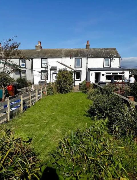 Property building, Spring, Day, Natural landscape, Garden, Garden view