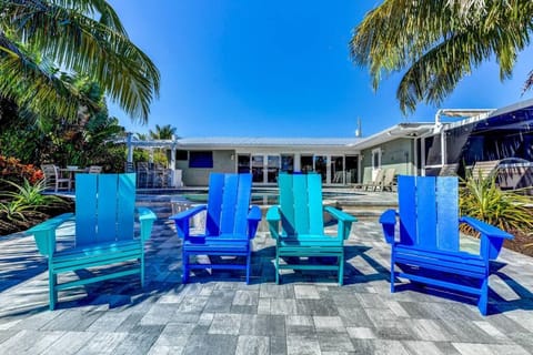 Property building, Patio, Day, Seating area, Pool view, Swimming pool, sunbed