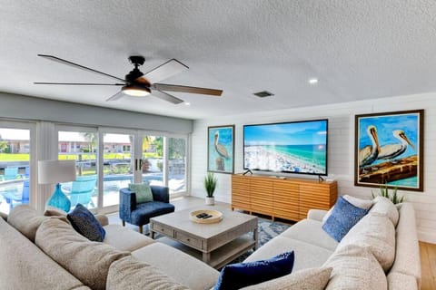 Communal lounge/ TV room, TV and multimedia, Living room, Seating area, Evening entertainment, fireplace