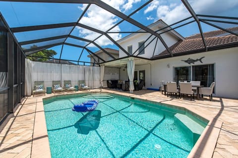 Patio, Pool view, Swimming pool, sunbed