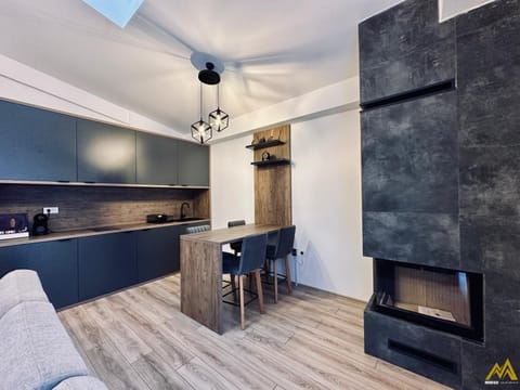 Kitchen or kitchenette, flat iron