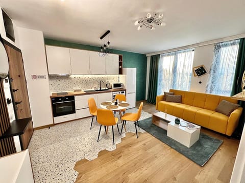 Kitchen or kitchenette, Living room, Seating area, Dining area, minibar, pet friendly, stove