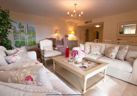 Villa Mimosa - Piscine, tennis, terrasse vue mer, clim, wifi House in Mandelieu-La Napoule