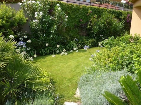 Villa Mimosa - Piscine, tennis, terrasse vue mer, clim, wifi House in Mandelieu-La Napoule