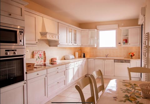 Villa Mimosa - Piscine, tennis, terrasse vue mer, clim, wifi House in Mandelieu-La Napoule