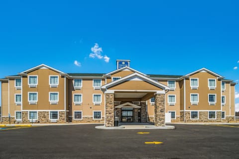 Property building, Facade/entrance, Day