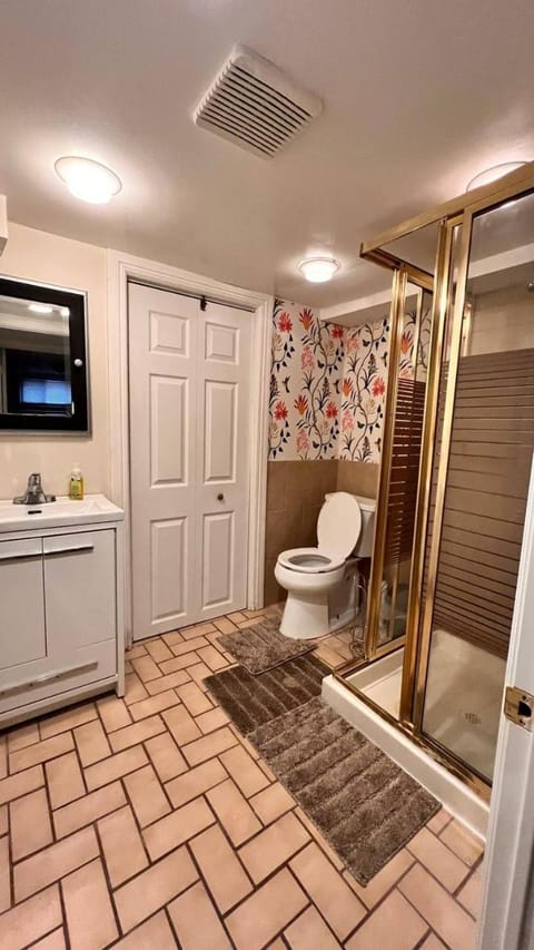 Downtown-Jackson Park private Budget Friendly Room Vacation rental in Windsor