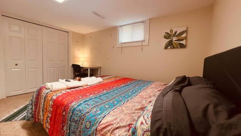 Downtown-Jackson Park private Budget Friendly Room Vacation rental in Windsor