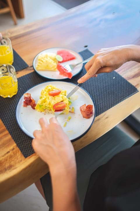 Restaurant/places to eat, Food and drinks, Food, Breakfast, Continental breakfast