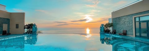 Day, Natural landscape, Sea view, Swimming pool, Swimming pool, Sunrise, sunbed